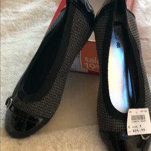 American Eagle girls shoes size 3